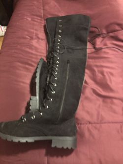 New Size 10 black suede boots $10.00