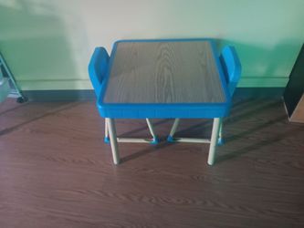 NICE CHILDREN'S SQUARE TABLE AND CHAIRS FOR SALE