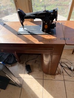 Vintage Singer Sewing Machine with Cabinet