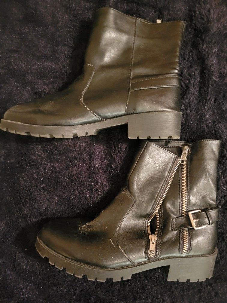 Black Low Zip Up Boots Size 8.5