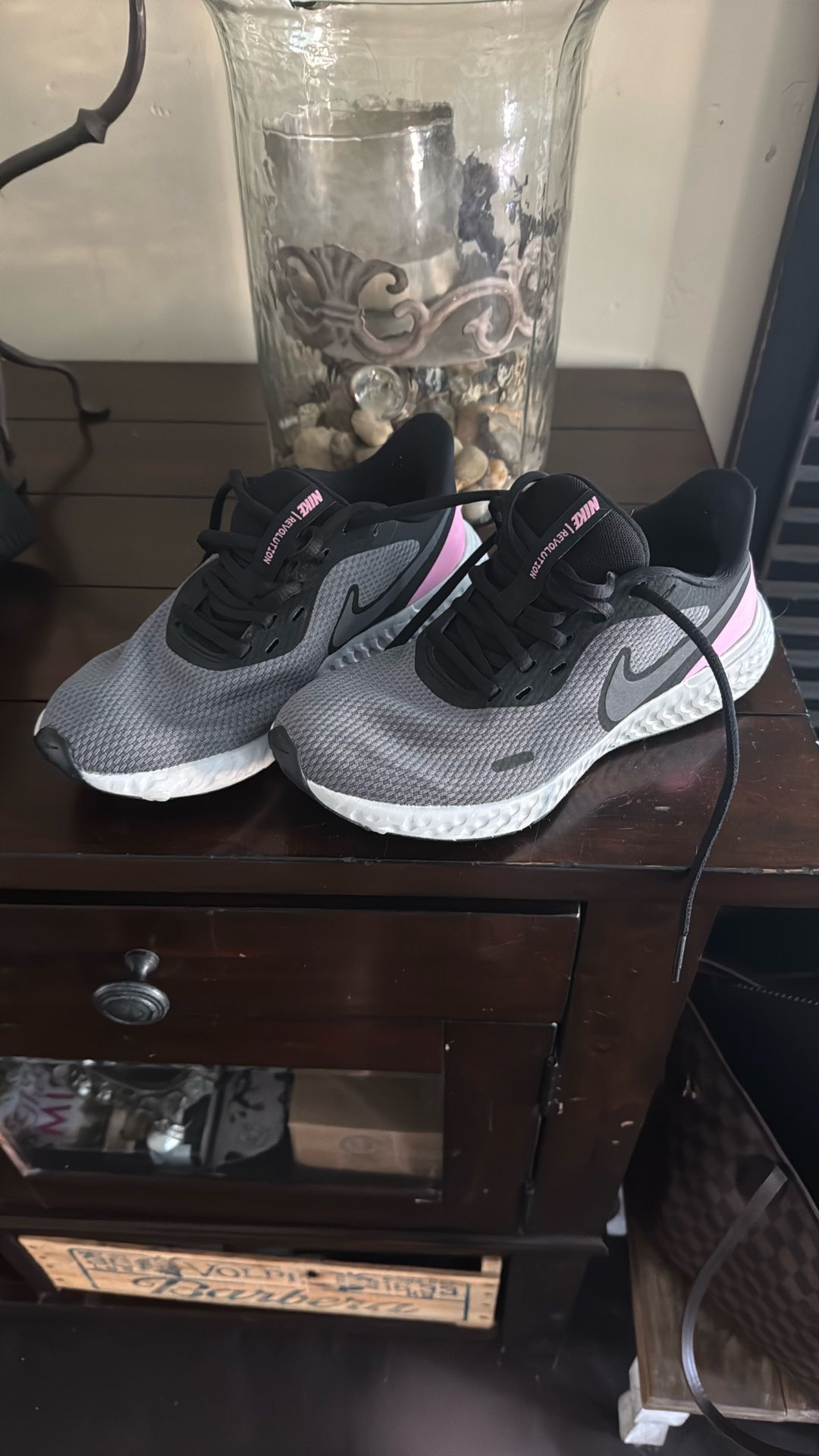 Brand New Women's Nike Running Shoes Sz 6