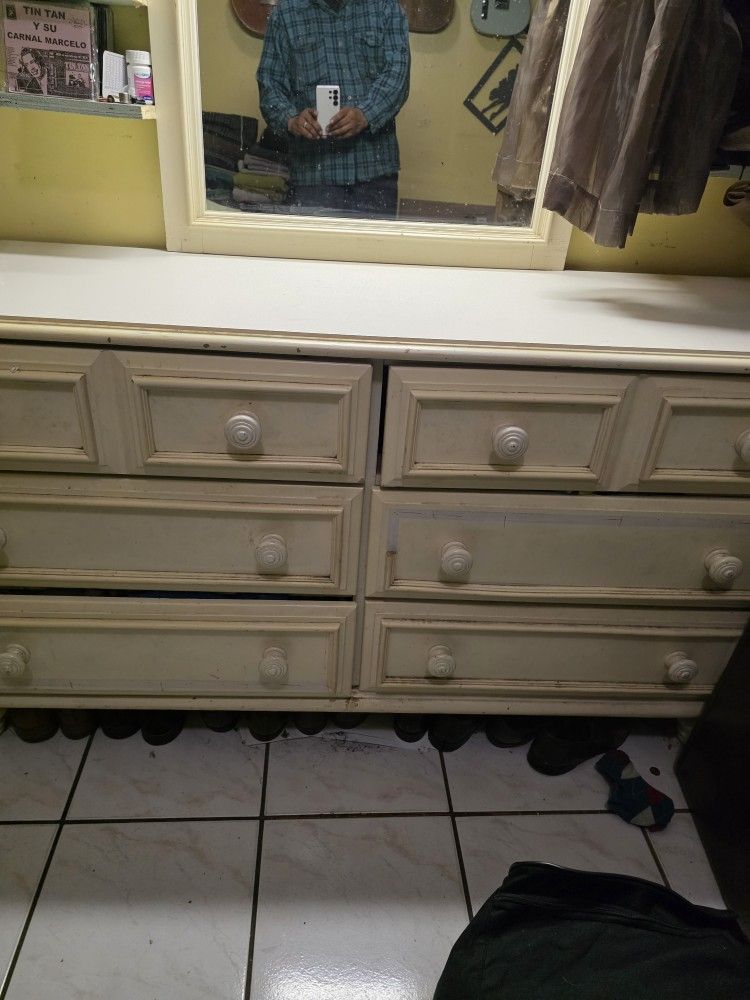 Headboard/chess/night Stand/Mirror Set
