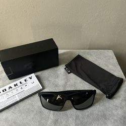 NIB Oakley Sylas Polarized Sunglasses 