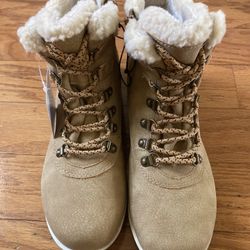 NWT Jsport Ladies Boots Size 8