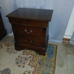 Nice wood 2drawer nightstand