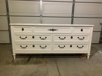 Dresser and 2 nightstands