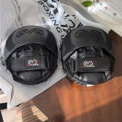 Rival RPM 11 boxing mitts 