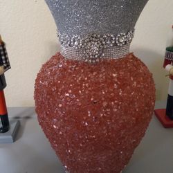  Noel.   ,, Lovely Christmas Vase But Even After Christmas..