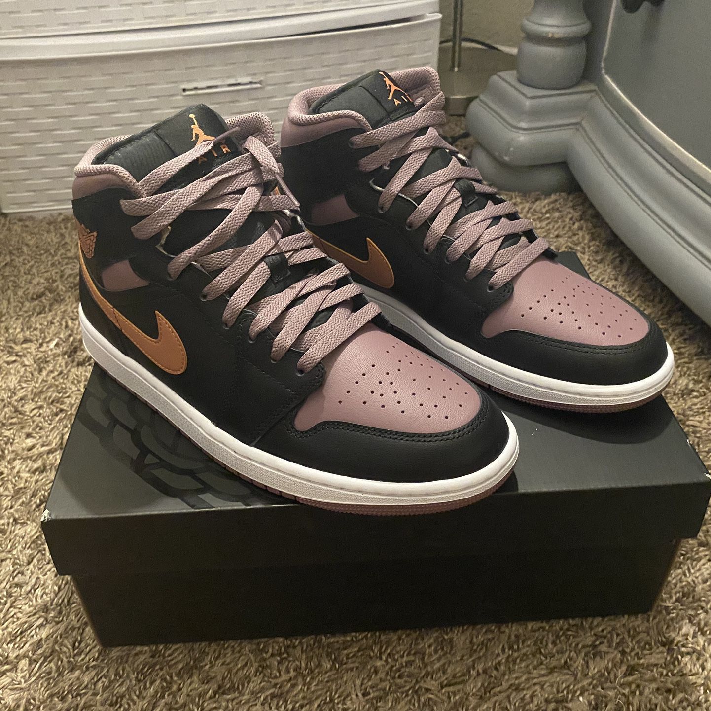 Air Jordan 1 Mid SE (Text Me, Im Just Trying To Get Rid Of Them)