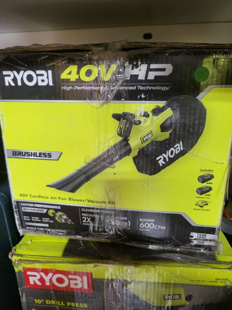 RYOBI
Was $469.00
$299.00
40V HP Brushless 100 MPH 600 CFM Cordless Leaf Blower/
Mulcher/Vacuum with (2) 4.0 Ah Batteries and Charger