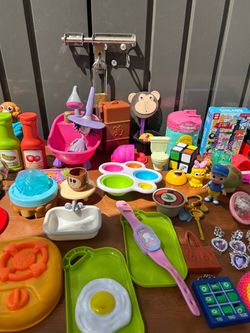 ASSORTED GIRLS TOYS