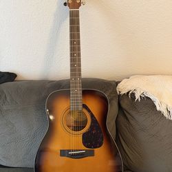 Yamaha Acoustic Guitar