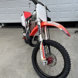 98 HONDA CR125. 2 STROKE