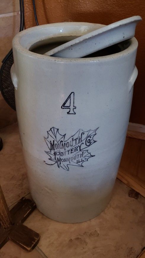 Monmouth Pottery Company Blue Maple Leaf 4 Lb Butter Churn - Xlnt Cond