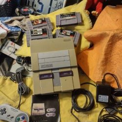 Super NES Four Games Two Controllers Tested Works Amazing Will Not Separate