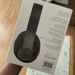 Headphones 