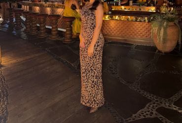 Leopard print maxi dress with spaghetti straps and flowy silhouette #animalprint #summer