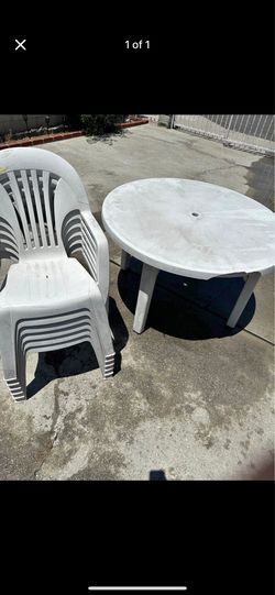 Plastic Outdoor table with 6 chairs