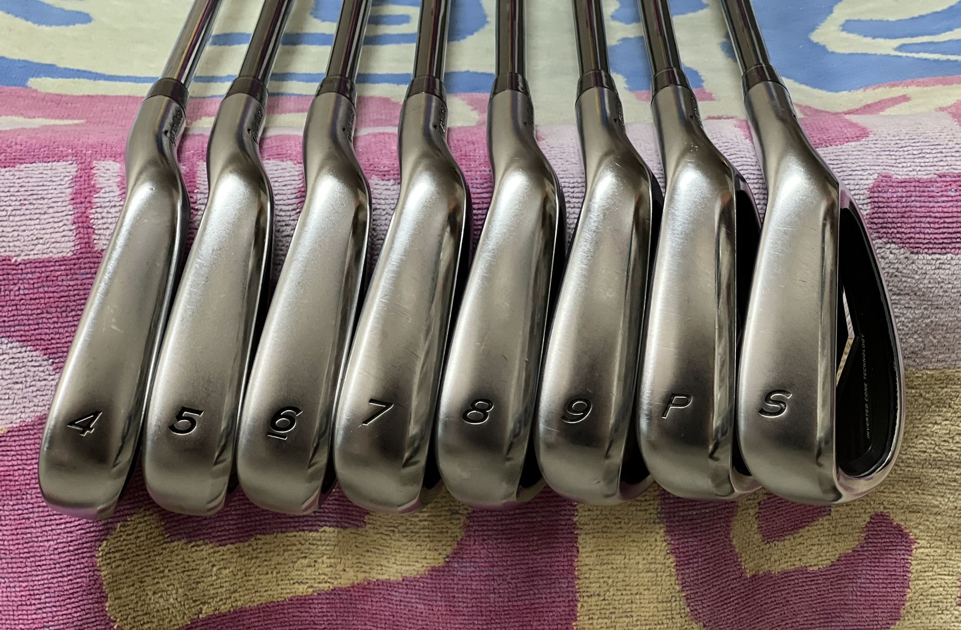 TaylorMade R9 Irons(4-9, PW, SW)