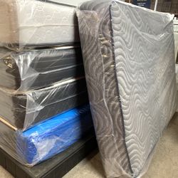 MATTRESS SELLERS BRAND NEW. TWIN SIZE $109. FULL SIZE. $175. QUEEN SIZE. $199 WE DELIVERY LOCATION 303 POCASSET AVE PROVIDENCE RI 