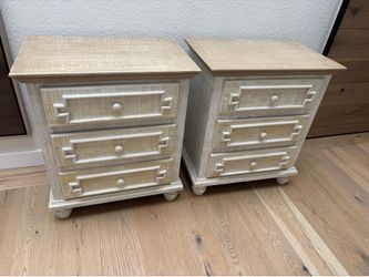 Pair of 2 nightstands