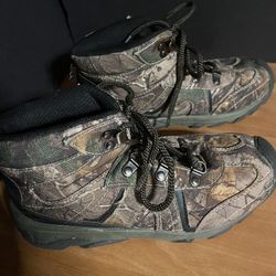 Boys Size 5 Realtree  AP Camp Hiking Boots