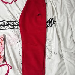 Nike Tech Pants ( NEVER WORN )