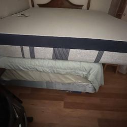 Serta iComfort TempTouch King Mattress – Like New! Premium Comfort 🌙