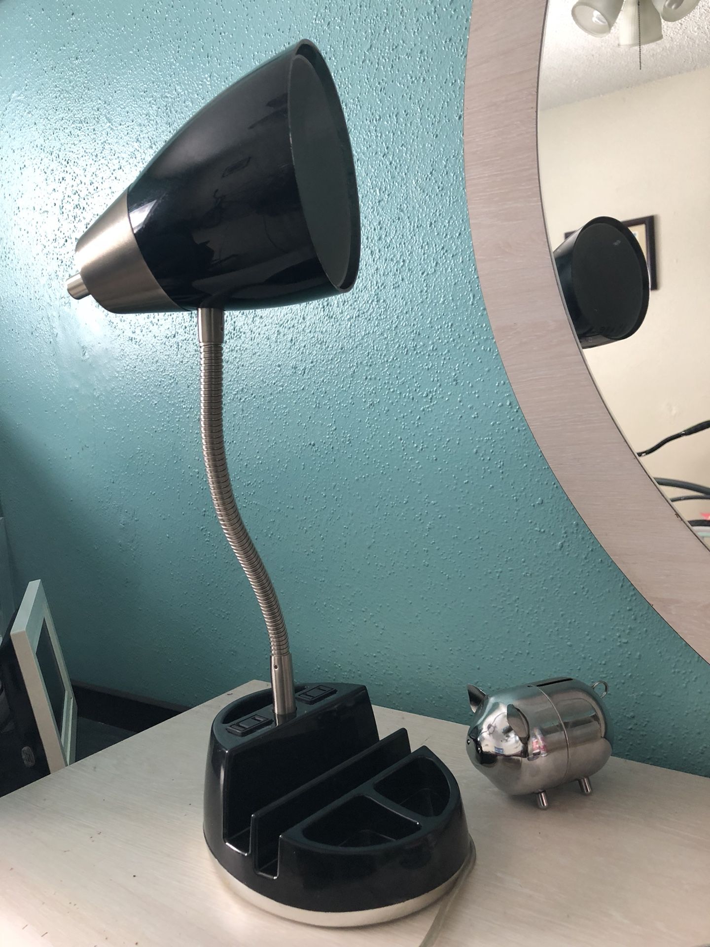 DESK LAMP!! GREAT CONDITION!!