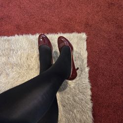 BEAUTIFUL  HIGH HEELS 👠 Color  Dark  Red SIZE 7 $5