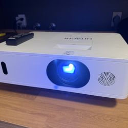 Hitachi 5000 Lumens HDMI Projector