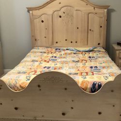 5 Piece Bedroom Set. In Great Condition .$275