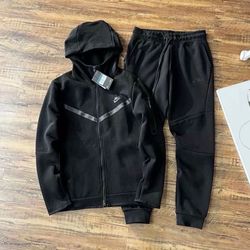 Black Nike Tech Set