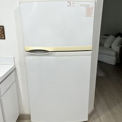 Kitchenaid Refrigerator With Icemaker And Water Dispenser