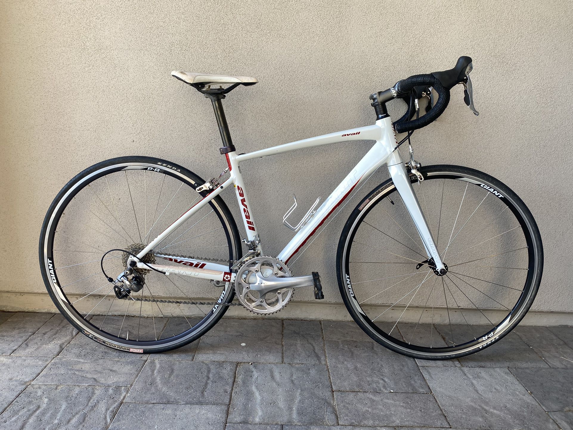 Giant Avail Road Bike w/ Shimano 105, Size Small