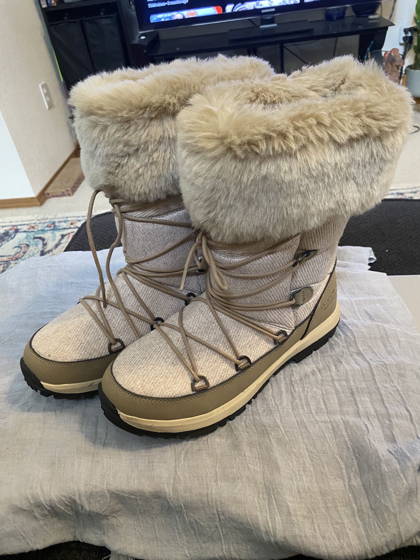 BearPaw Waterproof Boots Beige Mid-Calf Lace Up w/ Fur Trim Size 9 ***NEW***