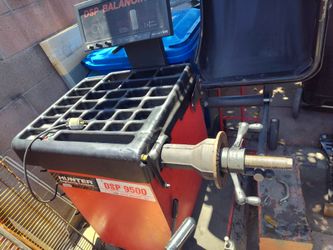 Hunter tire balancer