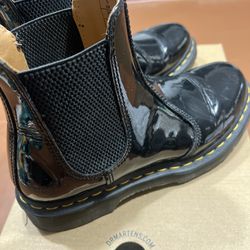 Dr Martens Women’s Size US 7 Black Patent Leather Chelsea Boots Almost New