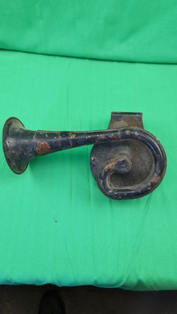 Old Car Horns **LOCAL PICKUP ONLY**