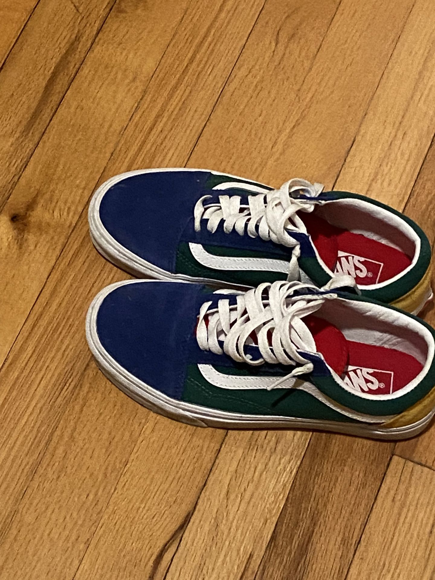 Vans Sneakers ..