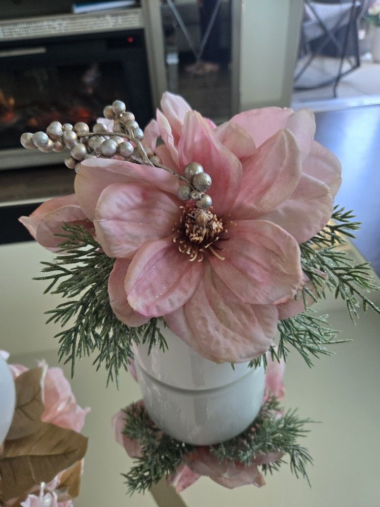 Holiday Christmas Flower Arrangement Pink Poinsettia! $18