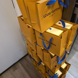 30 Pcs BELTS Wholesale $1500
