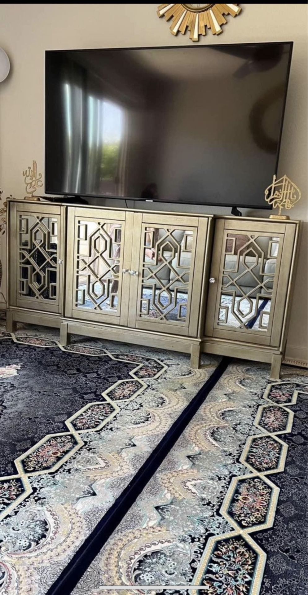 Beautiful Mirror Tv Console 