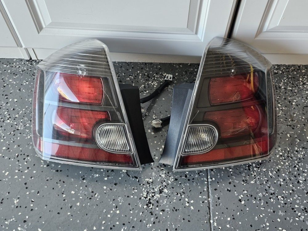 2008-2012 Nissan Sentra Headlight & Taillights Assembly