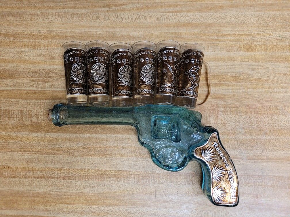 Vintage Tequila Glass Pistol Revolver Gun Shaped Bottle / 6 Shot Glasses