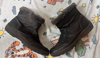 Black Leather Winter Boots with Fur Trim