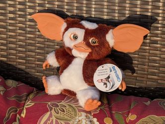 NECA Gremlins Gizmo Singing Plush Mogwai – Toy with Tags
