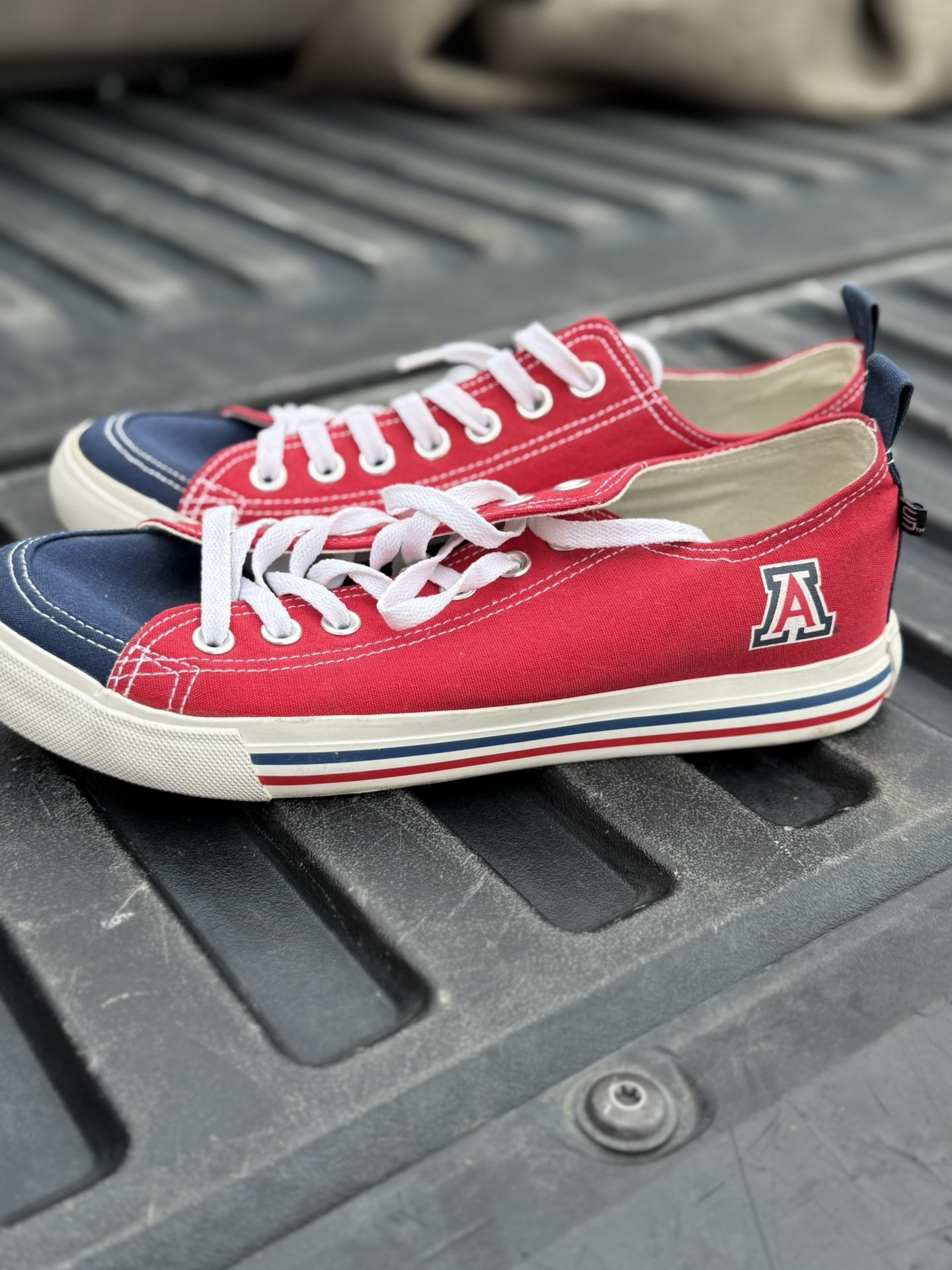 Woman’s Arizona Wildcats Shoes (10)