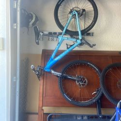 Woman’s 6700 Trek Bike 