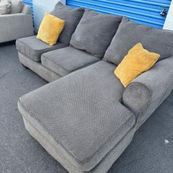 Beautiful Sectional Couch Gray 🛋 Very Clean 🛋 